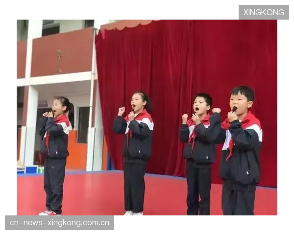 世界冠军到学校演讲，学生排长队争相聆听